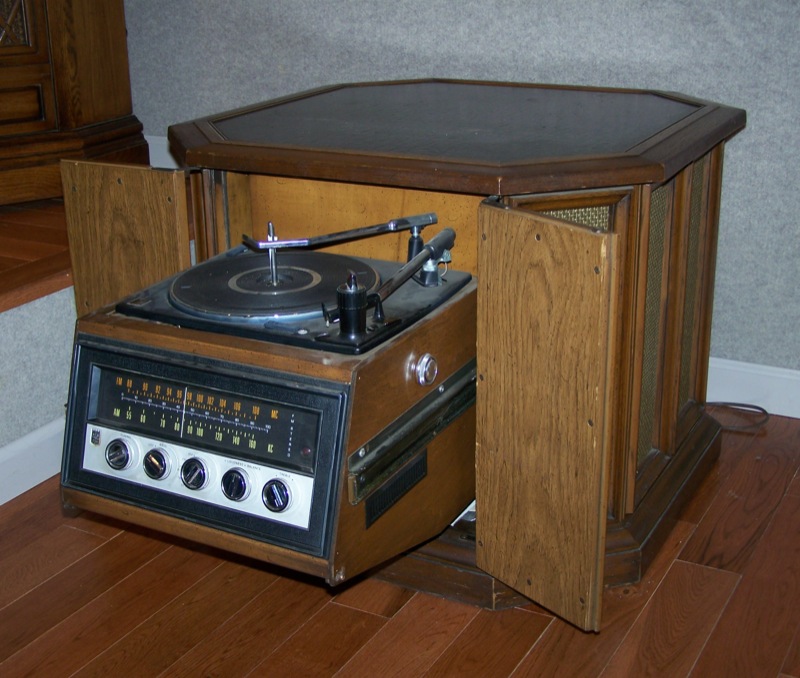 1971 Speaker Table | The History of Magnavox