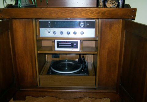1974 AM/FM Radio, Record Changer and 8-Track | The History of Magnavox